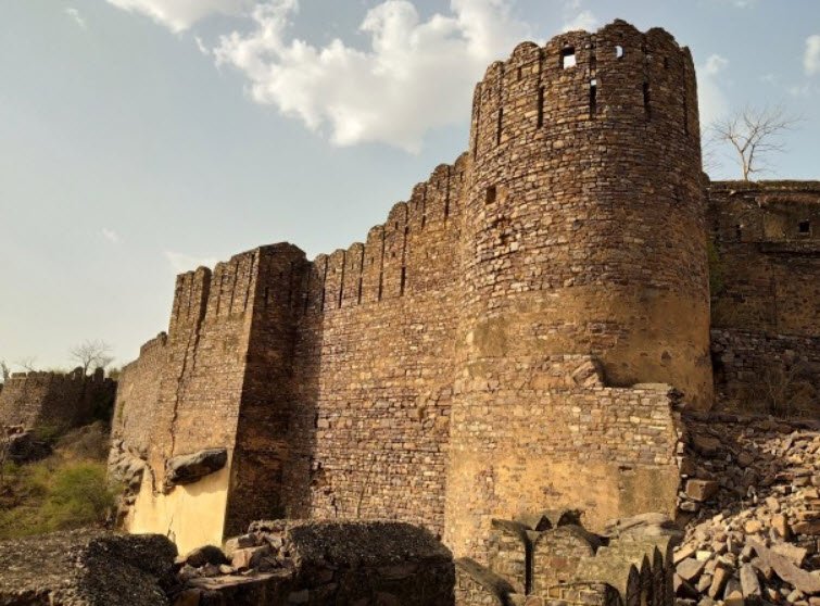 Khandar Fort, India